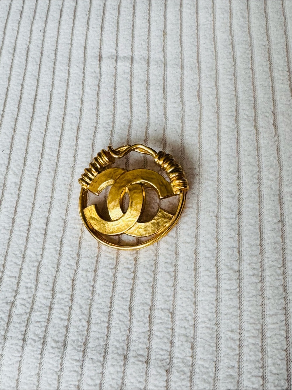 Gold-Tone Interlocking CC Logo Brooch - excellent condition